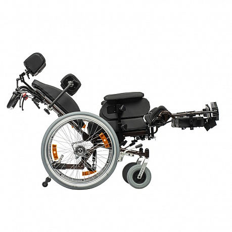 Кресло-коляска Ortonica для инвалидов Comfort 600 с пневматическими колесами. Изображение 4 из 6